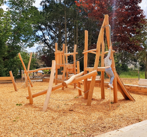 Aire de jeux en bois