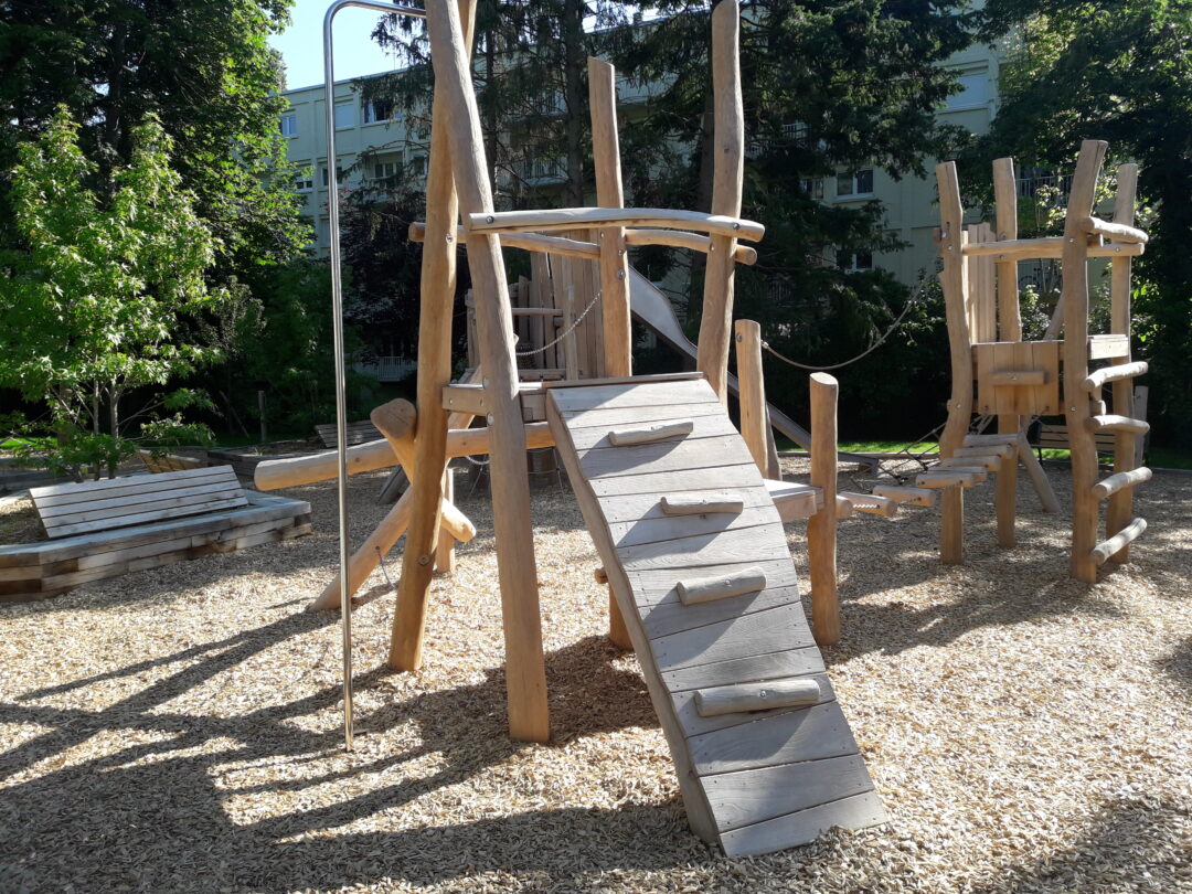 Aire de jeux en bois