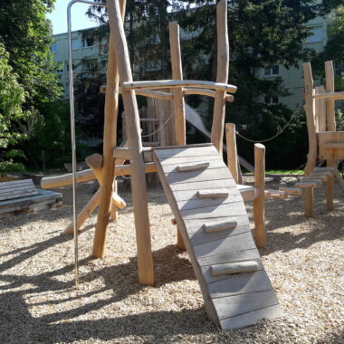 Aire de jeux en bois