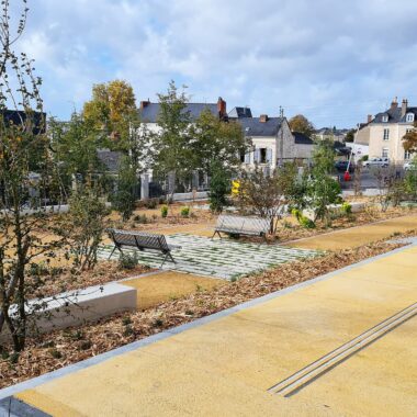 Jardin public avec plantations