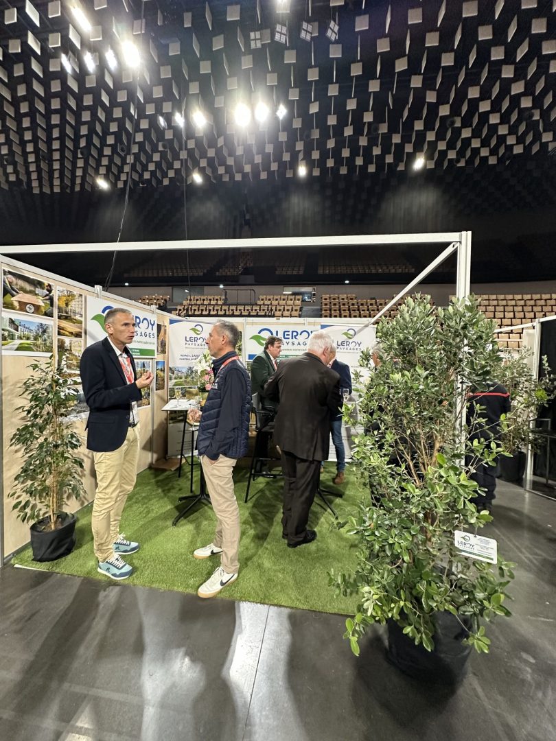 discussions sur le stand LEROY PAYSAGES au salon AMF 53 à Laval