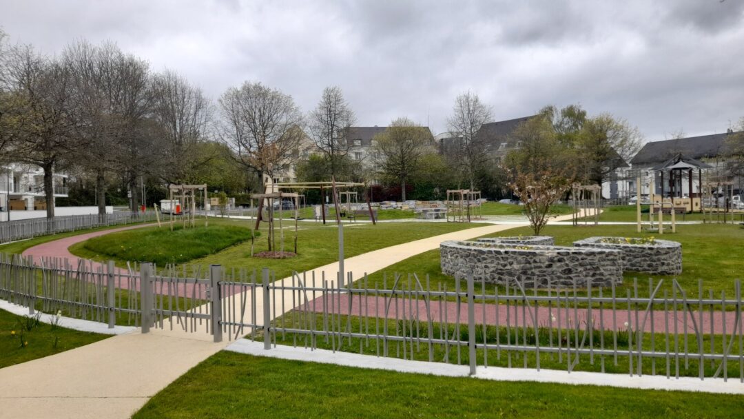 Clôture de la place